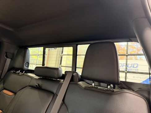 Used 2024 GMC Sierra 2500 AT4 w/ AT4 Premium Plus Package image 20