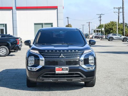 Used 2022 Mitsubishi Outlander ES AWD/4WD image 2
