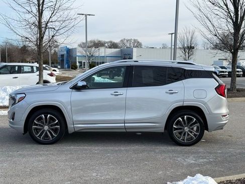 Used 2020 GMC Terrain Denali w/ Denali Premium Package image 8