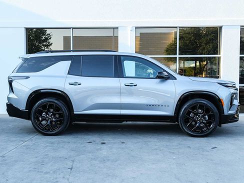Used 2026 Chevrolet Traverse RS FWD image 8