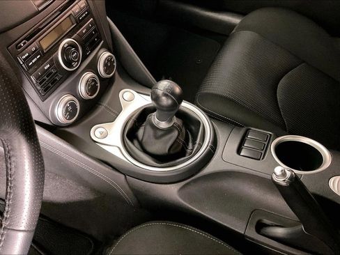 Used 2014 Nissan 370Z Coupe RWD image 18