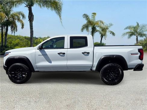 Used 2025 Chevrolet Colorado Trail Boss AWD/4WD image 2