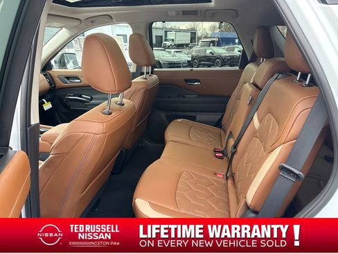 New 2026 Nissan Pathfinder Platinum image 25