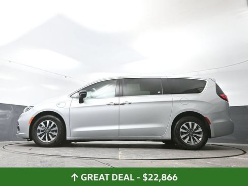 Used 2024 Chrysler Pacifica Limited FWD image 55