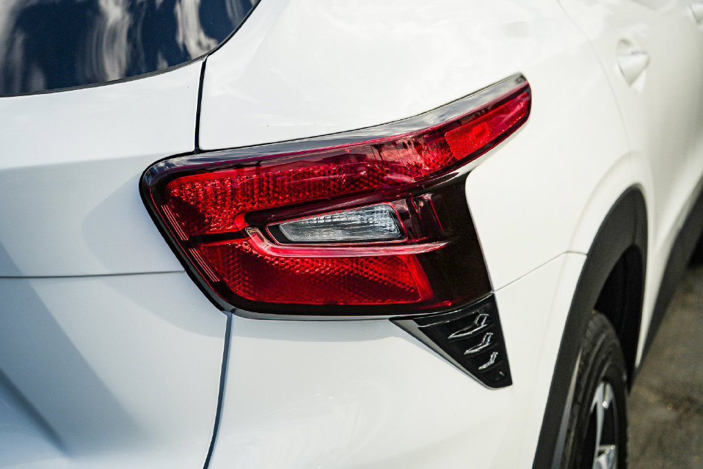 New 2026 Chevrolet Trax RS w/ Sunroof Package FWD image 7