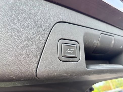 Used 2023 Buick Envision Avenir AWD/4WD image 24