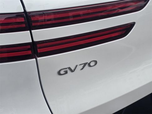 Used 2025 Genesis GV70 2.5T Sport Prestige w/ Sport Prestige Package image 7