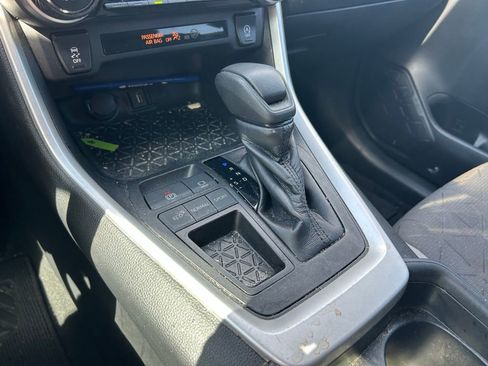 Used 2020 Toyota RAV4 XLE w/ Convenience Package FWD image 28