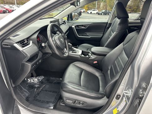 Used 2021 Toyota RAV4 XLE Premium image 16