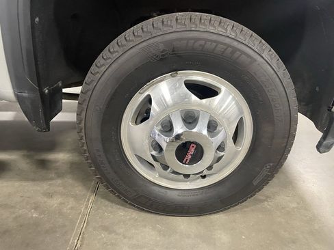 Used 2022 GMC Sierra 3500 Denali w/ Denali Ultimate Package image 32