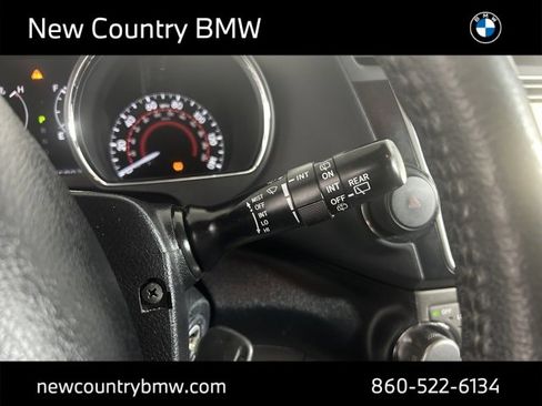 Used 2013 Toyota Highlander SE image 16