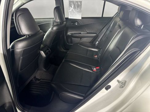Used 2017 Honda Accord Touring image 21