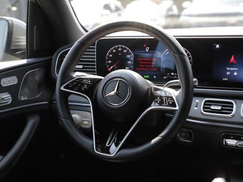 Used 2025 Mercedes-Benz GLE 450e 4MATIC image 17