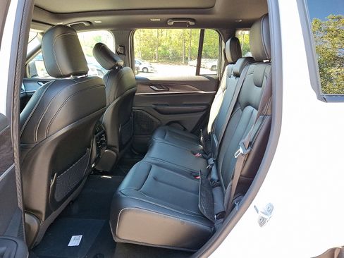 New 2025 Jeep Grand Cherokee Limited image 6