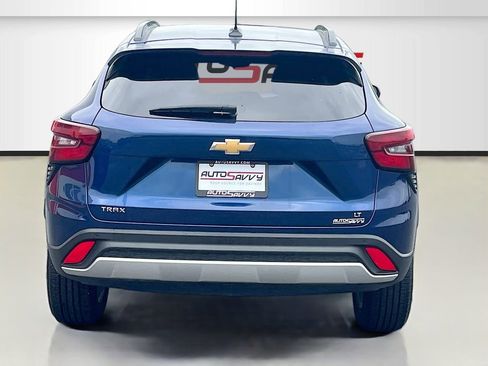 Used 2024 Chevrolet Trax LT w/ Driver Confidence Package FWD image 6
