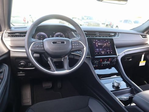 New 2025 Jeep Grand Cherokee L Altitude image 2