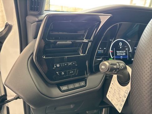 New 2026 Lexus TX 500h AWD image 32