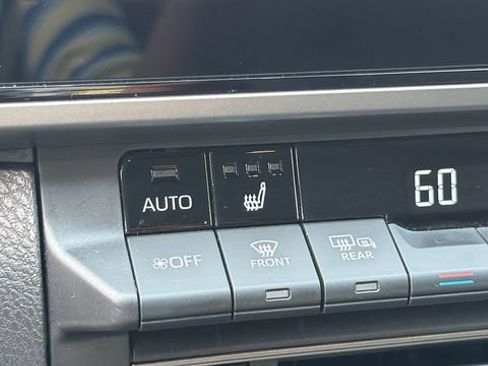 Used 2025 Toyota Camry XLE FWD image 29