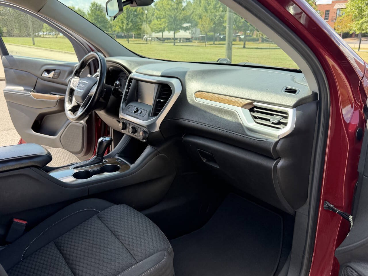 Used 2018 GMC Acadia SLE FWD image 20