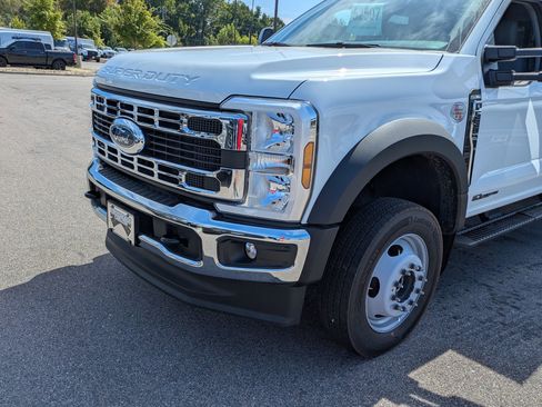 New 2025 Ford F550 4x4 Crew Cab image 7