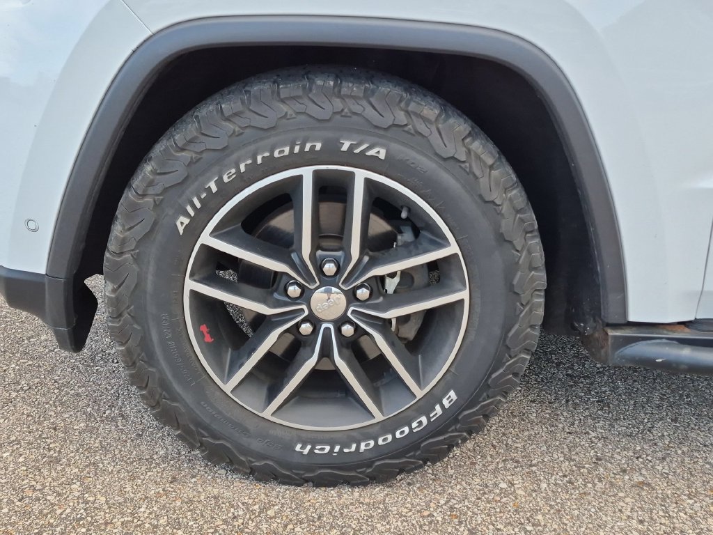 Used 2017 Jeep Grand Cherokee Trailhawk w/ Trailhawk Luxury Group AWD/4WD image 11