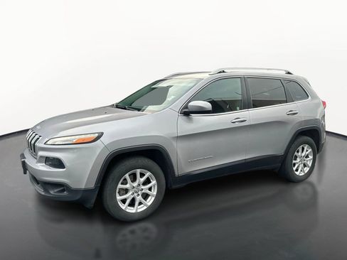 Used 2018 Jeep Cherokee Latitude Plus AWD/4WD image 7