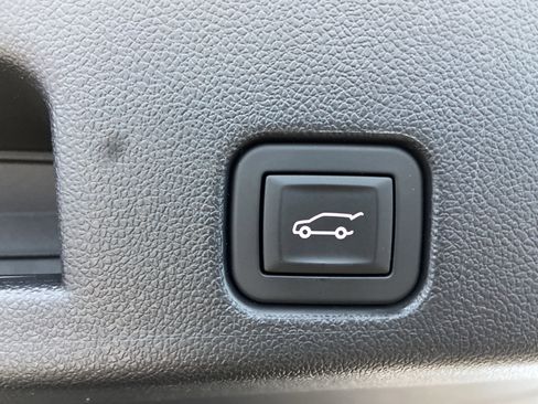 Used 2025 Buick Enclave Sport Touring image 39