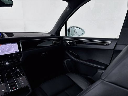 Certified 2023 Porsche Macan Turbo AWD/4WD image 24