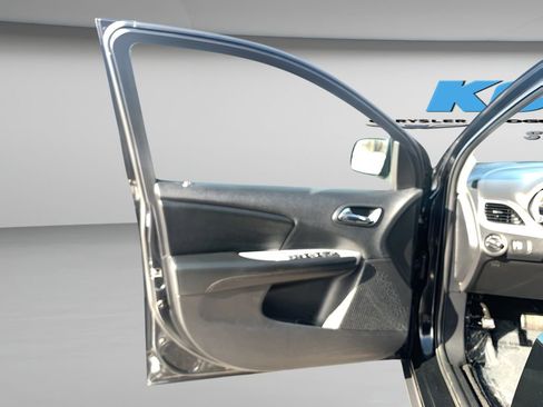 Used 2019 Dodge Journey SE image 13