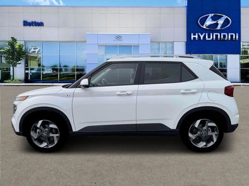 New 2026 Hyundai Venue SEL FWD image 3