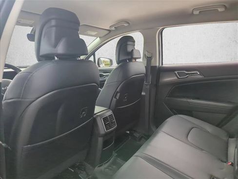 Used 2023 Kia Sportage EX image 15