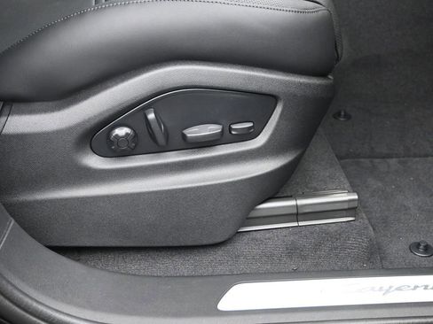 New 2026 Porsche Cayenne Coupe AWD/4WD image 13