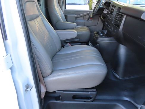 Used 2020 Chevrolet Express 2500 RWD image 15
