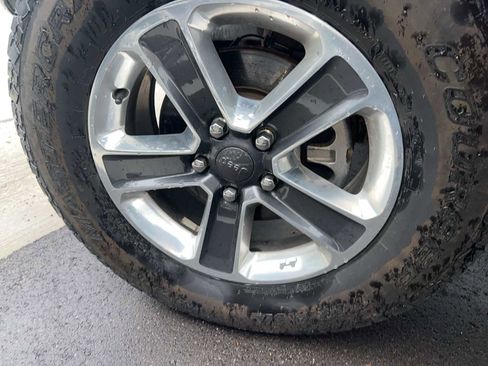 Used 2018 Jeep Wrangler Unlimited Sahara AWD/4WD image 10