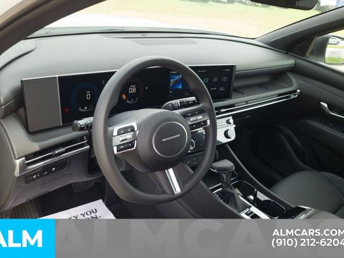 Certified 2025 Hyundai Santa Cruz SEL image 12