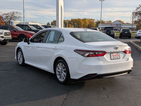 Used 2022 Toyota Camry LE image 6