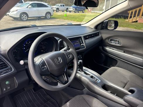 Used 2017 Honda HR-V LX image 10