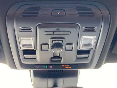 Used 2023 GMC Yukon Denali Ultimate AWD/4WD image 11