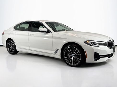 Used 2023 BMW 540i w/ Premium Package RWD image 3