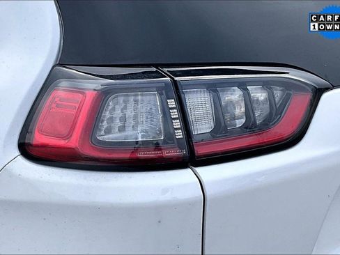 Used 2019 Jeep Cherokee Limited image 26