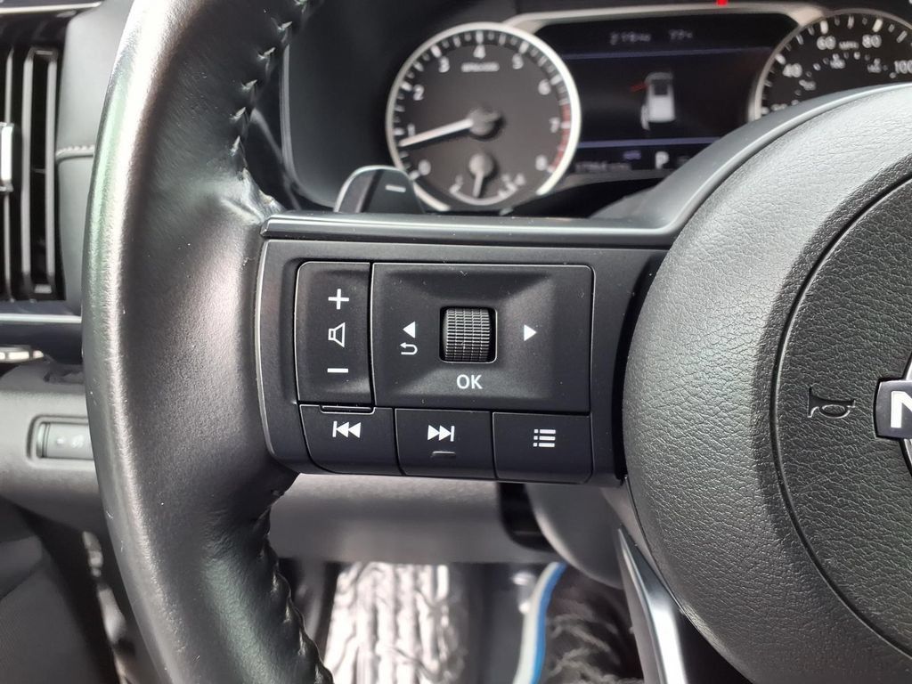 Used 2025 Nissan Pathfinder SV AWD/4WD image 14