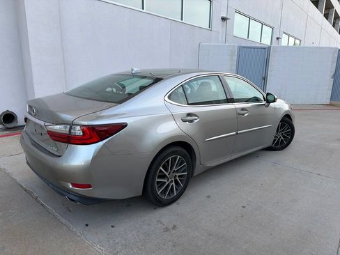 Used 2016 Lexus ES 350 w/ Luxury Package w/Wood Trim FWD image 3
