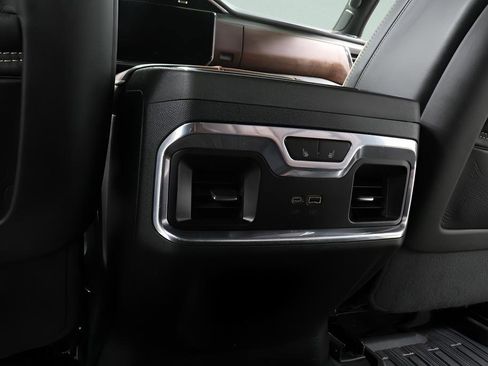 Used 2024 GMC Sierra 2500 Denali Ultimate image 25