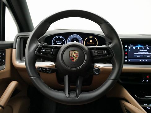 Used 2024 Porsche Cayenne image 22
