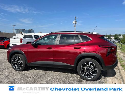 Used 2025 Chevrolet Trax RS w/ Driver Confidence Package FWD image 5