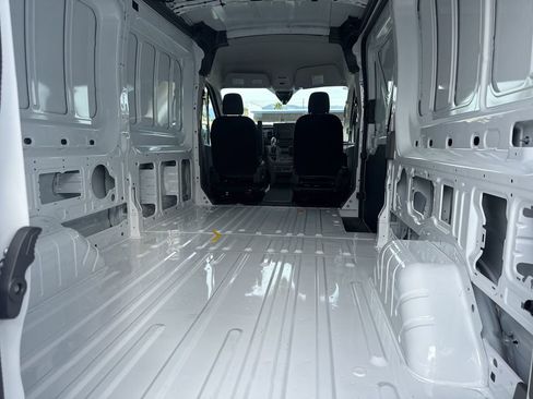 New 2026 Ford Transit 250 148 Medium Roof RWD image 5