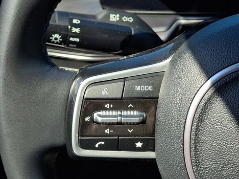 Used 2024 Kia Sorento S image 22