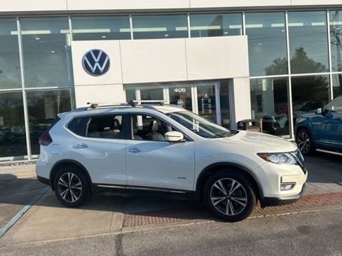 Used 2018 Nissan Rogue SL image 2