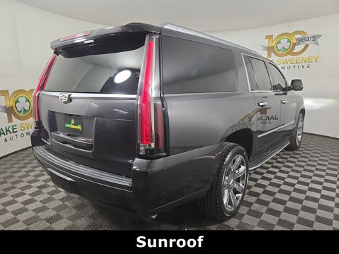 Used 2017 Cadillac Escalade ESV Luxury image 9
