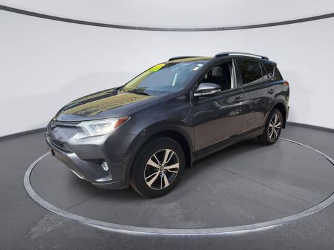 Used 2018 Toyota RAV4 XLE AWD/4WD image 1